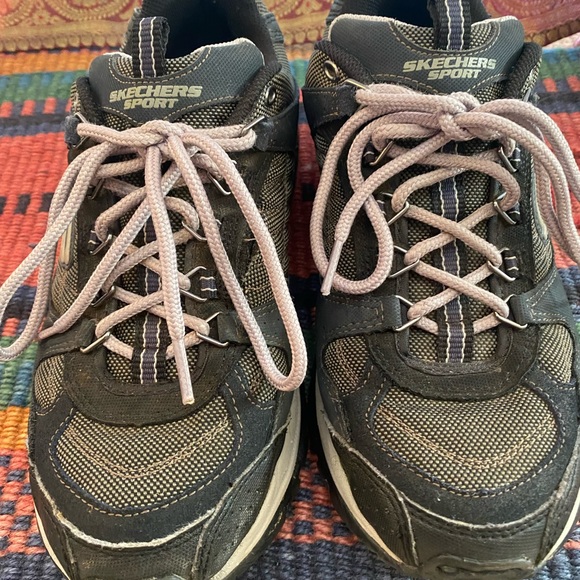 Sketchers sport sneakers - Picture 1 of 9